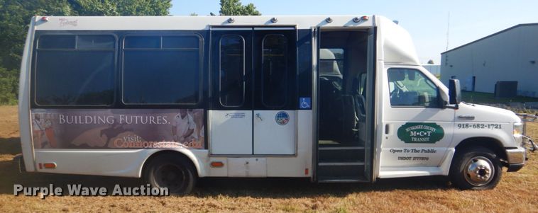 image for item FT9393 2009 Ford E450 shuttle bus