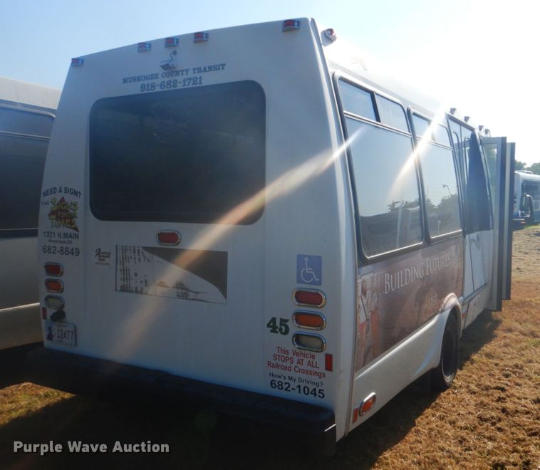 image for item FT9393 2009 Ford E450 shuttle bus