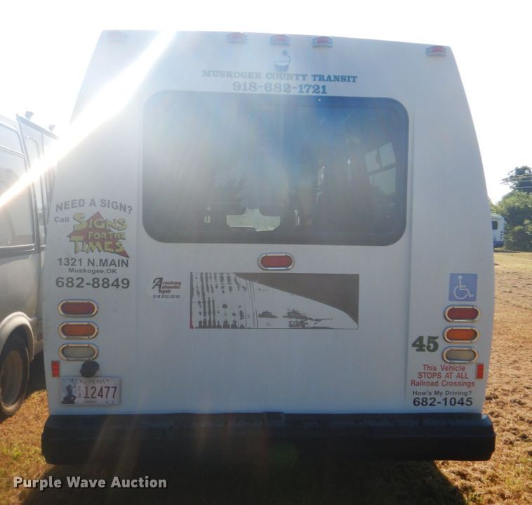 image for item FT9393 2009 Ford E450 shuttle bus