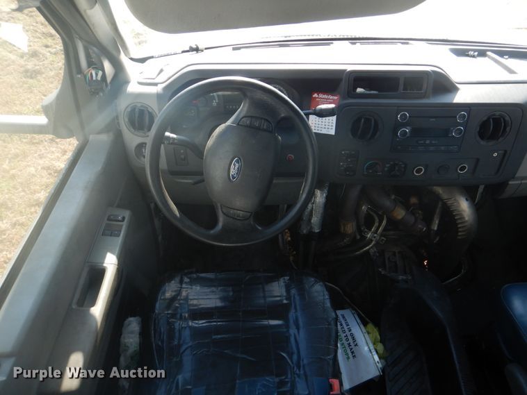 image for item FT9393 2009 Ford E450 shuttle bus