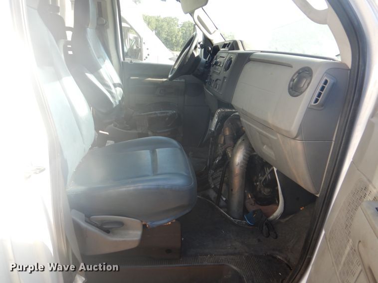 image for item FT9393 2009 Ford E450 shuttle bus