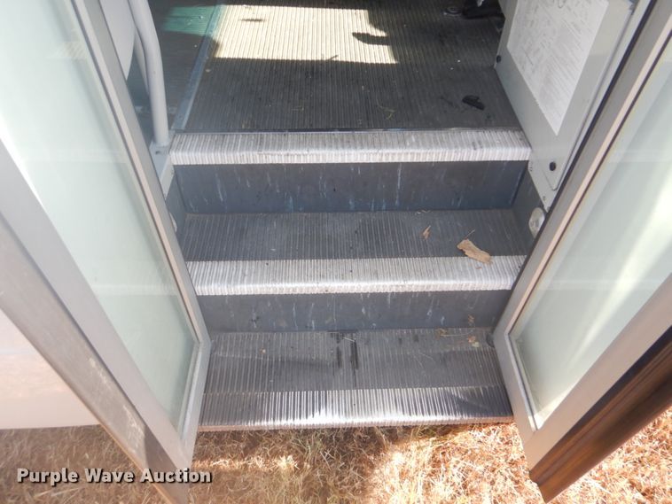 image for item FT9393 2009 Ford E450 shuttle bus