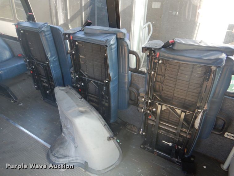 image for item FT9393 2009 Ford E450 shuttle bus