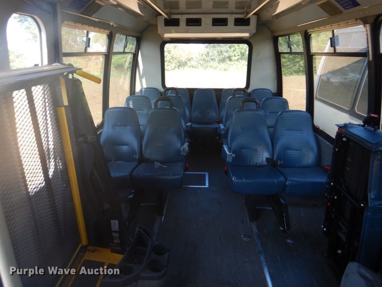 image for item FT9393 2009 Ford E450 shuttle bus