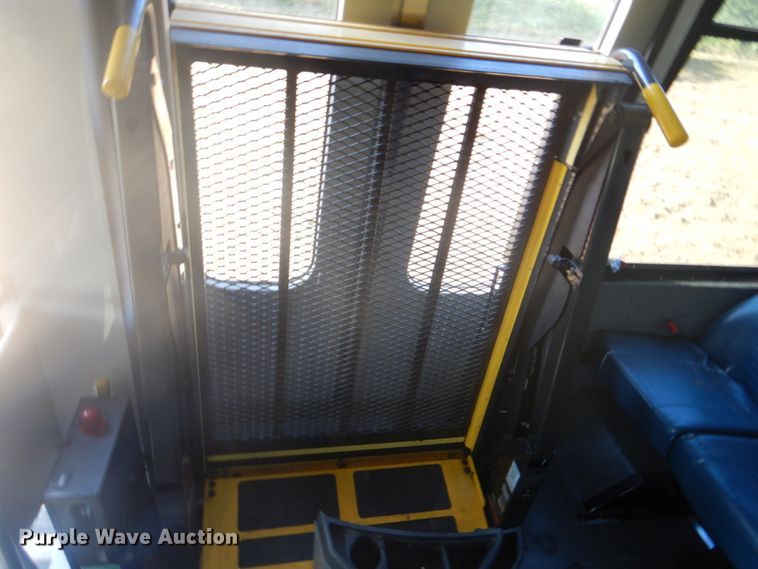 image for item FT9393 2009 Ford E450 shuttle bus