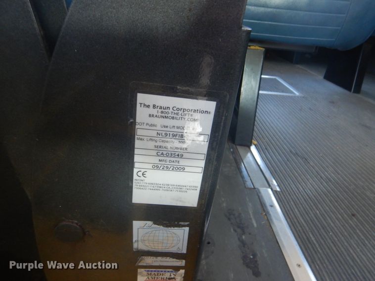 image for item FT9393 2009 Ford E450 shuttle bus