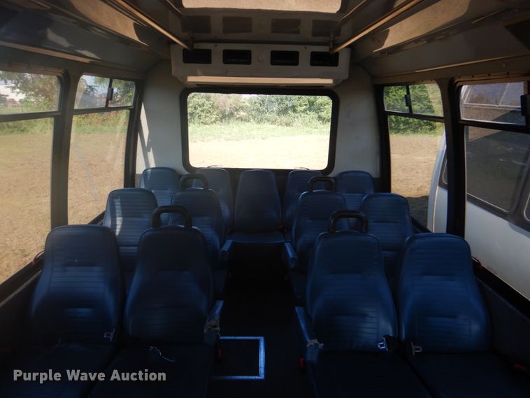 image for item FT9393 2009 Ford E450 shuttle bus