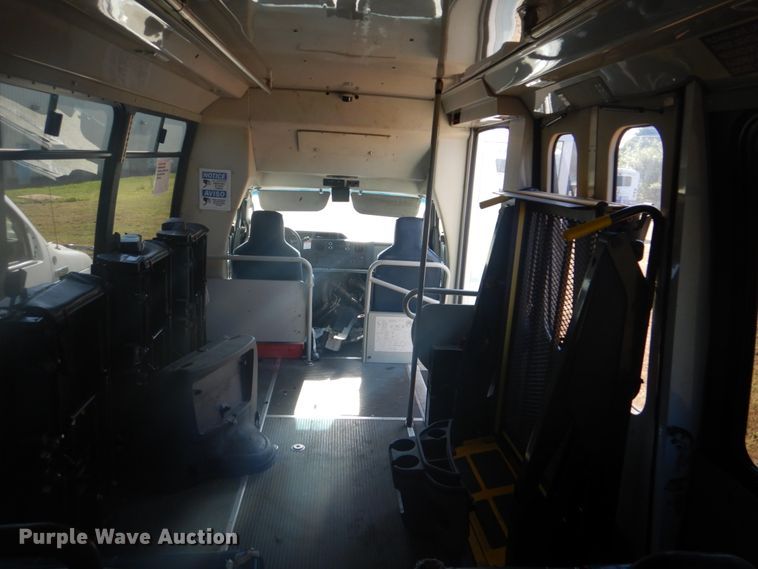 image for item FT9393 2009 Ford E450 shuttle bus