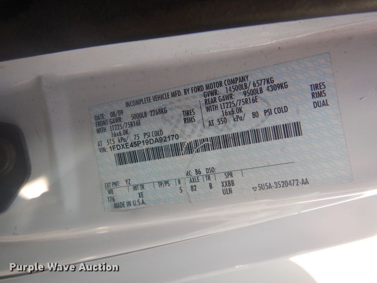 image for item FT9393 2009 Ford E450 shuttle bus