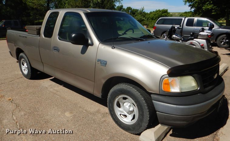 image for item FY9572 2003 Ford F150 XL SuperCab pickup truck