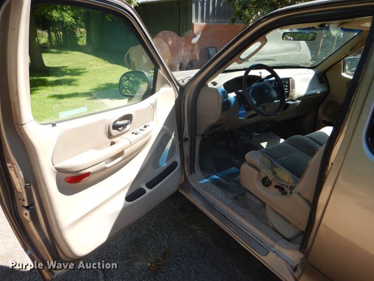 image for item FY9572 2003 Ford F150 XL SuperCab pickup truck