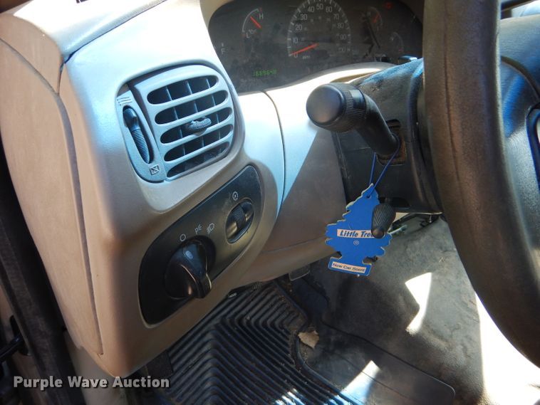 image for item FY9572 2003 Ford F150 XL SuperCab pickup truck