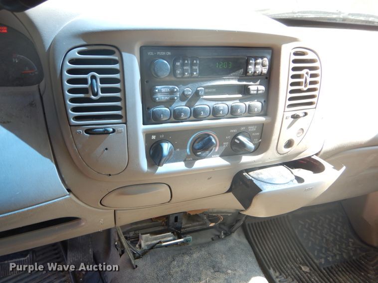 image for item FY9572 2003 Ford F150 XL SuperCab pickup truck