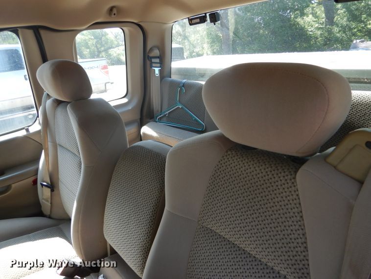 image for item FY9572 2003 Ford F150 XL SuperCab pickup truck