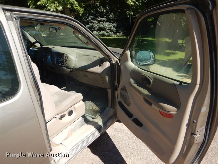 image for item FY9572 2003 Ford F150 XL SuperCab pickup truck