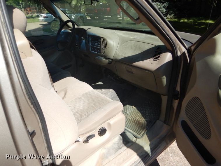 image for item FY9572 2003 Ford F150 XL SuperCab pickup truck