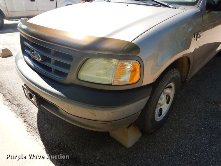 image for item FY9572 2003 Ford F150 XL SuperCab pickup truck