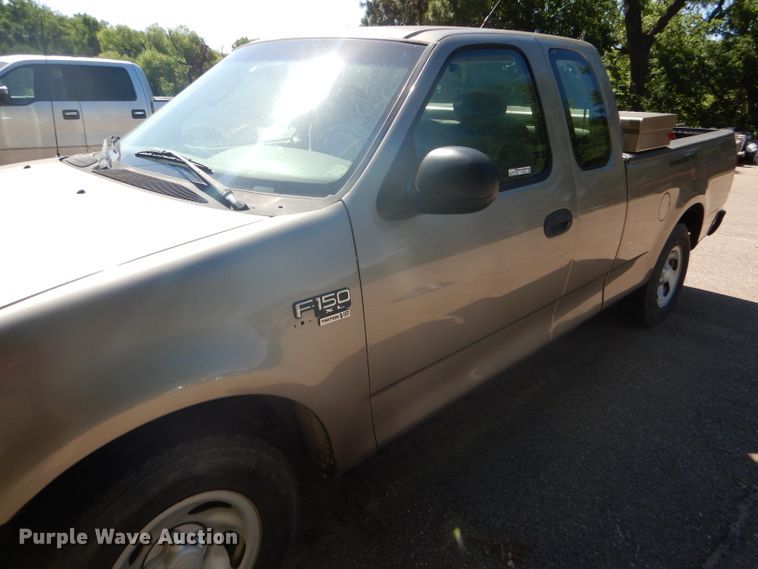 image for item FY9572 2003 Ford F150 XL SuperCab pickup truck