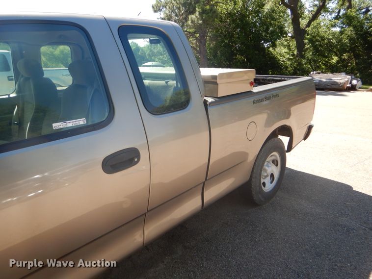 image for item FY9572 2003 Ford F150 XL SuperCab pickup truck