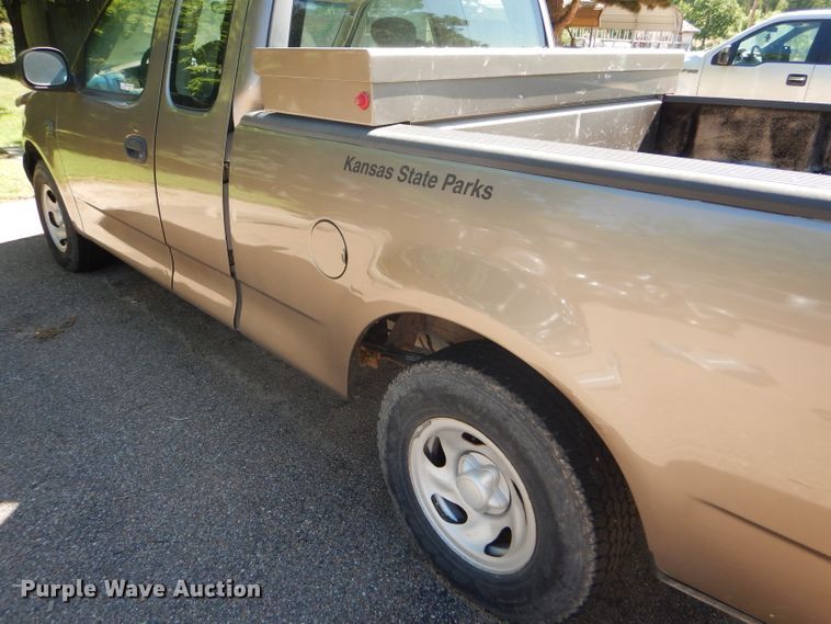 image for item FY9572 2003 Ford F150 XL SuperCab pickup truck