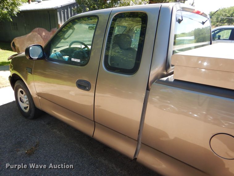 image for item FY9572 2003 Ford F150 XL SuperCab pickup truck