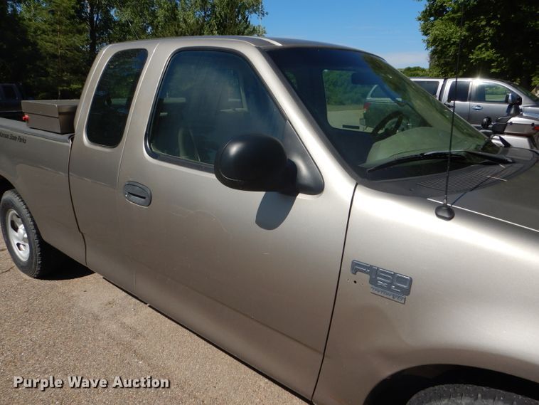 image for item FY9572 2003 Ford F150 XL SuperCab pickup truck