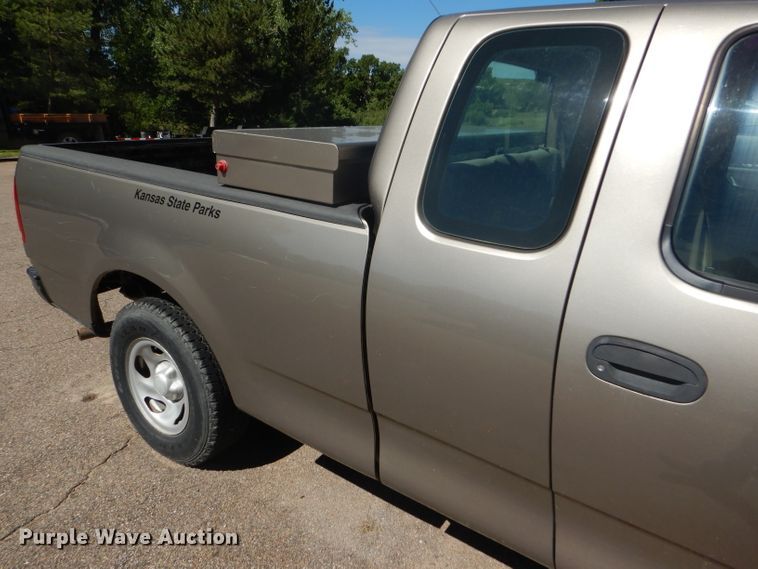 image for item FY9572 2003 Ford F150 XL SuperCab pickup truck