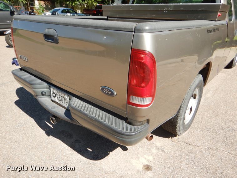 image for item FY9572 2003 Ford F150 XL SuperCab pickup truck