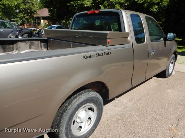 image for item FY9572 2003 Ford F150 XL SuperCab pickup truck