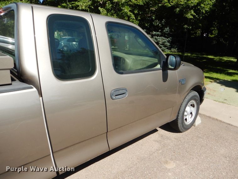 image for item FY9572 2003 Ford F150 XL SuperCab pickup truck
