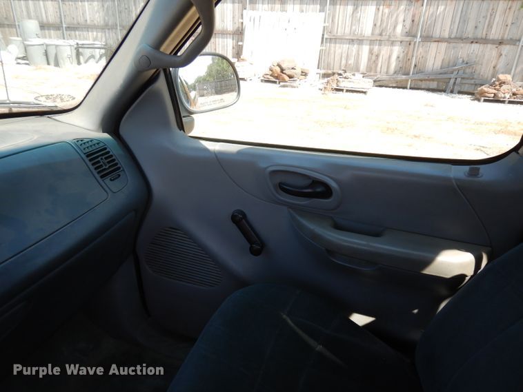 image for item FY9644 2000 Ford F150 pickup truck