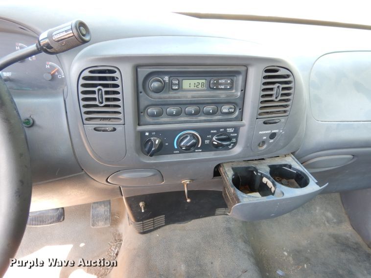 image for item FY9644 2000 Ford F150 pickup truck