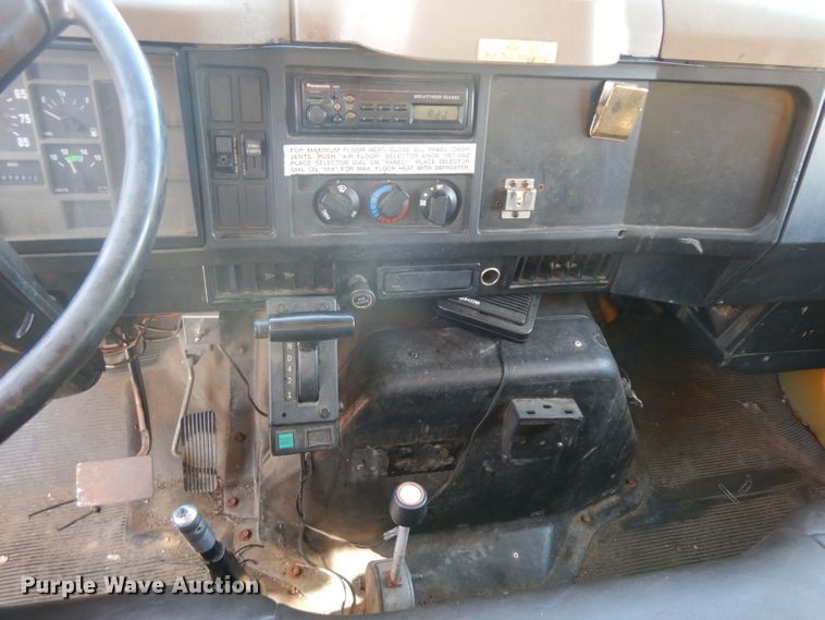 image for item GH9531 2001 International 4700 dump truck