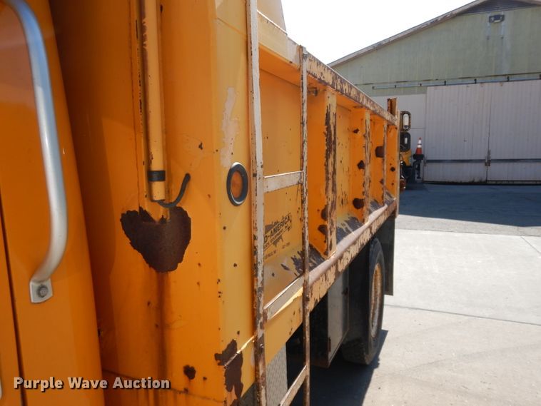 image for item GH9531 2001 International 4700 dump truck