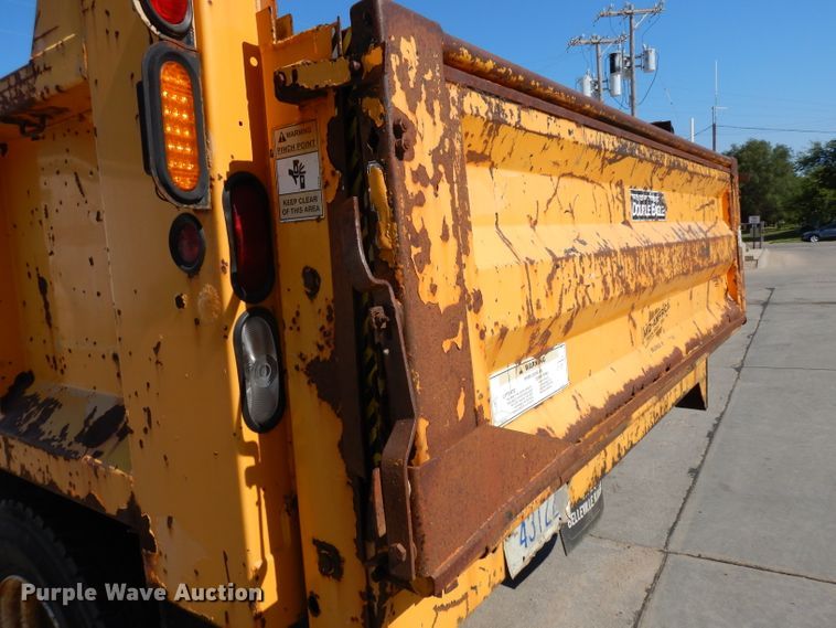 image for item GH9531 2001 International 4700 dump truck