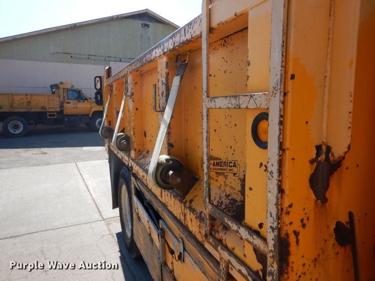 image for item GH9531 2001 International 4700 dump truck