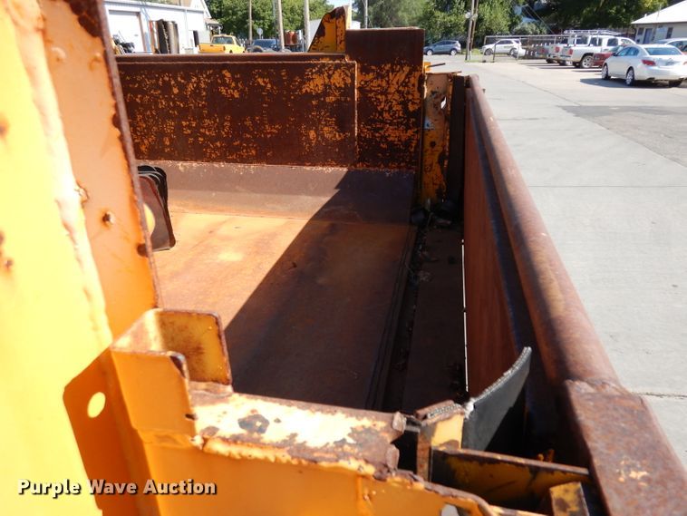 image for item GH9531 2001 International 4700 dump truck