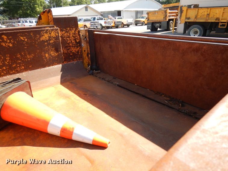 image for item GH9531 2001 International 4700 dump truck