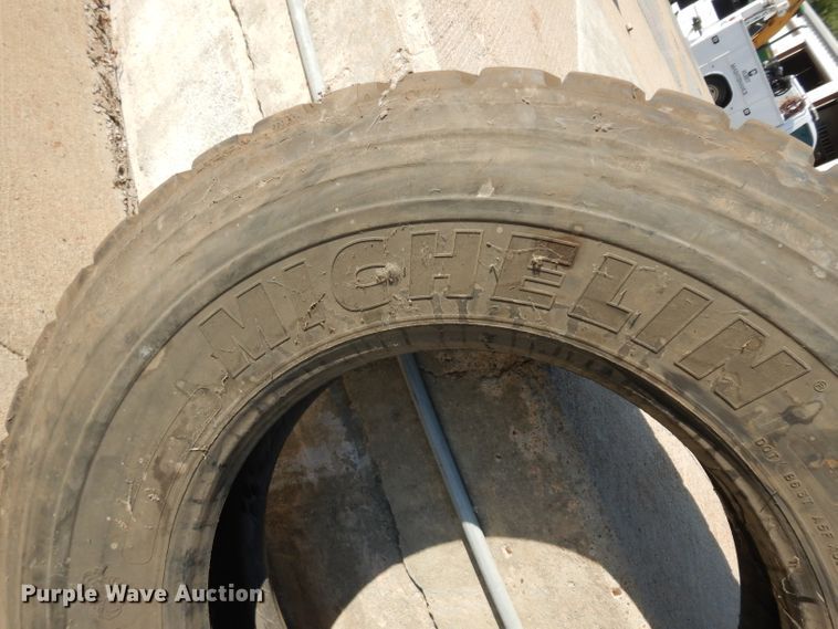 image for item GH9533 (5) recapped tires