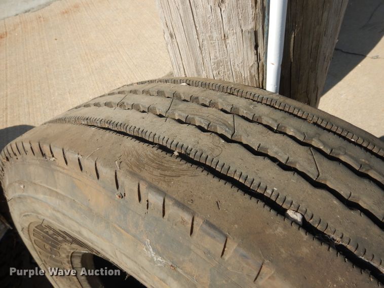 image for item GH9533 (5) recapped tires