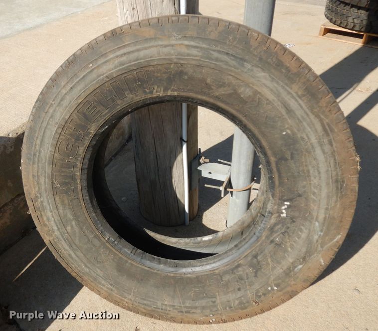 image for item GH9533 (5) recapped tires