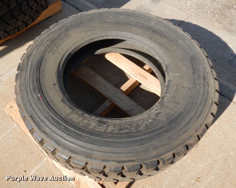 image for item GH9533 (5) recapped tires