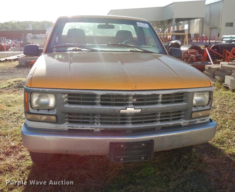 image for item K5830 1998 Chevrolet Cheyenne 2500 utility bed pickup truck