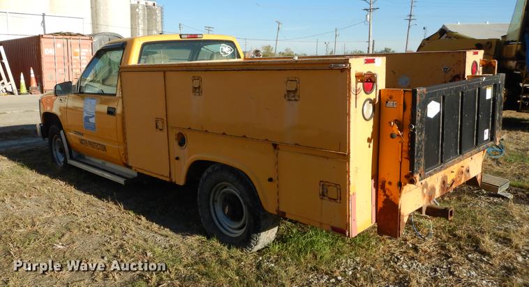 image for item K5830 1998 Chevrolet Cheyenne 2500 utility bed pickup truck