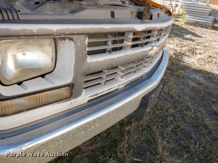 image for item K5830 1998 Chevrolet Cheyenne 2500 utility bed pickup truck