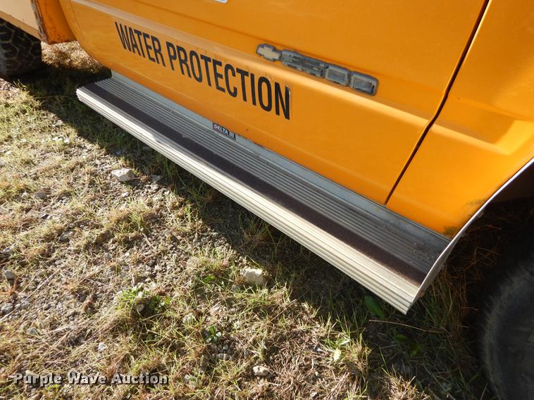 image for item K5830 1998 Chevrolet Cheyenne 2500 utility bed pickup truck