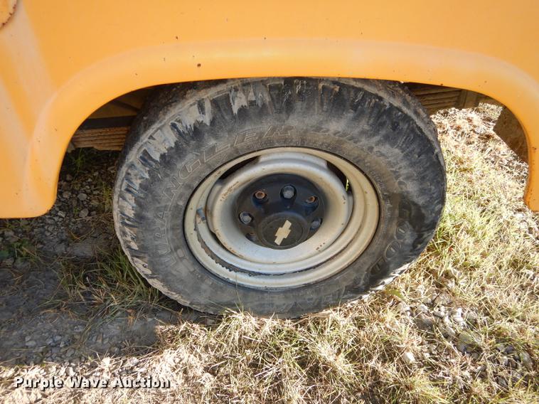 image for item K5830 1998 Chevrolet Cheyenne 2500 utility bed pickup truck