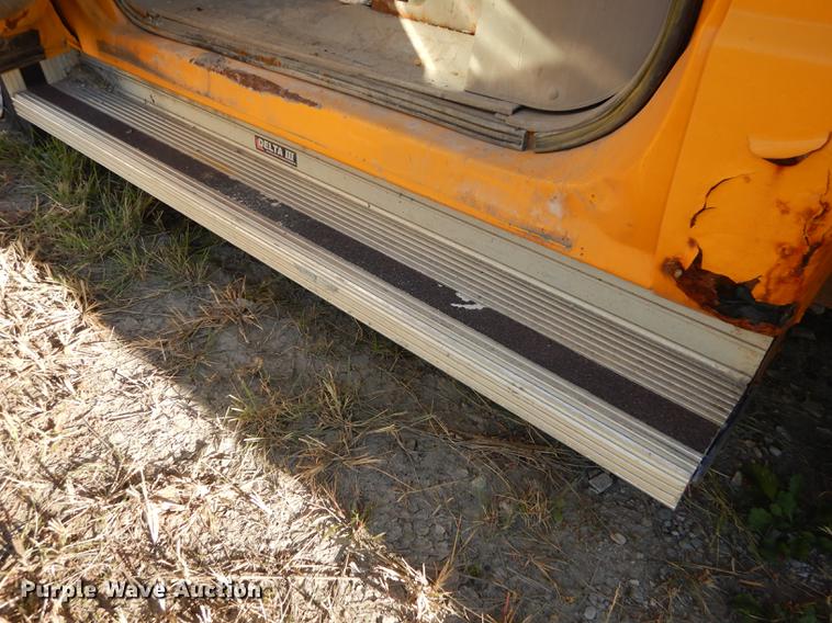 image for item K5830 1998 Chevrolet Cheyenne 2500 utility bed pickup truck