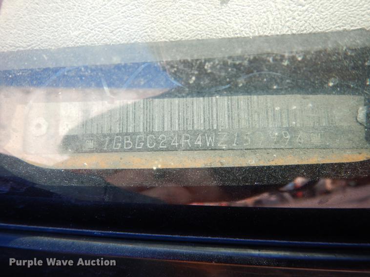 image for item K5830 1998 Chevrolet Cheyenne 2500 utility bed pickup truck