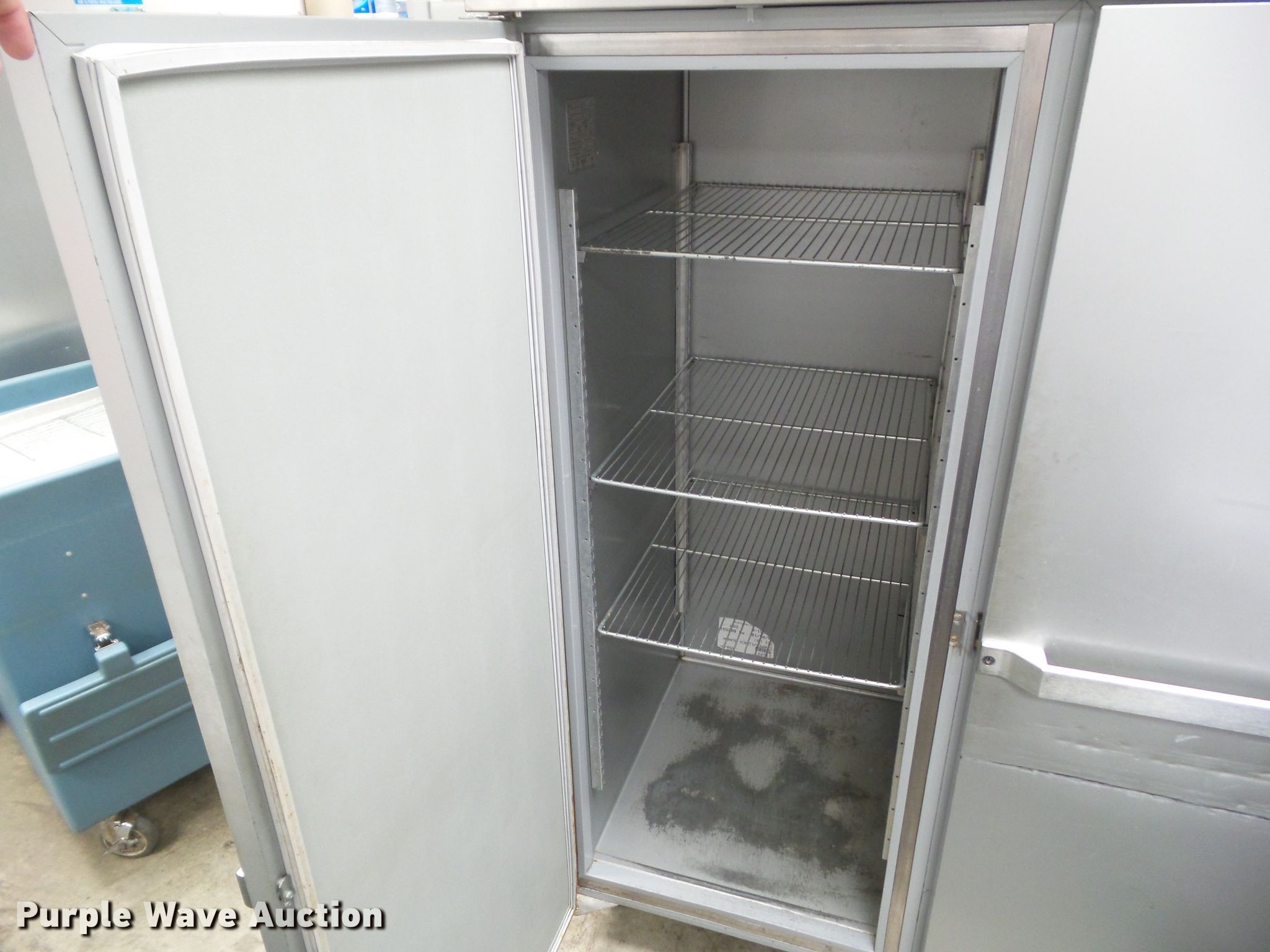 Hobart OZ refrigerator in Des Moines, IA Item EM9797 sold Purple Wave